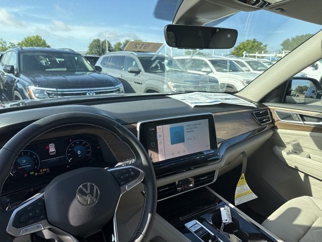 2026 Volkswagen Atlas 2.0T SE w/Technology and Panoramic Sunroof Package