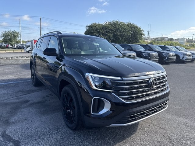 2026 Volkswagen Atlas 2.0T SE w/Technology and Panoramic Sunroof Package
