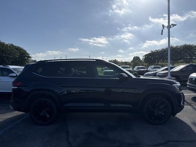 2026 Volkswagen Atlas 2.0T SE w/Technology and Panoramic Sunroof Package