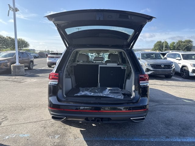 2026 Volkswagen Atlas 2.0T SE w/Technology and Panoramic Sunroof Package
