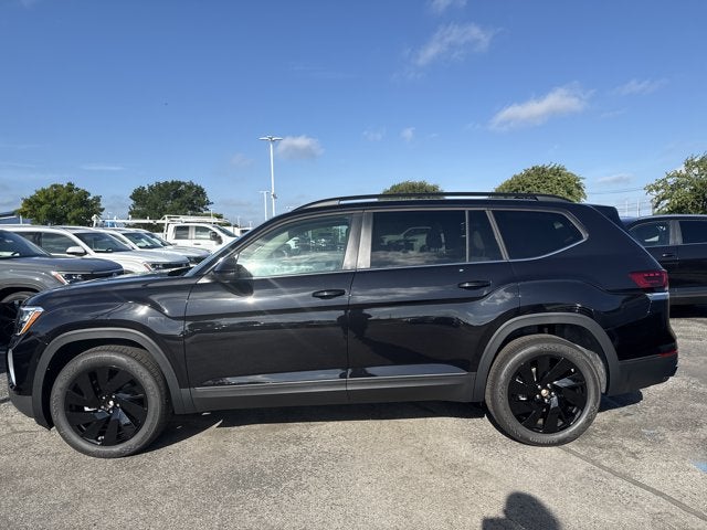 2026 Volkswagen Atlas 2.0T SE w/Technology and Panoramic Sunroof Package