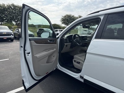 2026 Volkswagen Atlas 2.0T SE w/Technology and Panoramic Sunroof Package