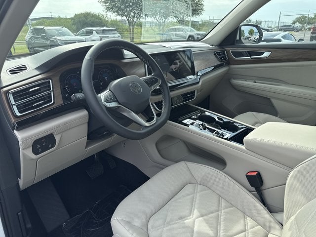2026 Volkswagen Atlas 2.0T SE w/Technology and Panoramic Sunroof Package