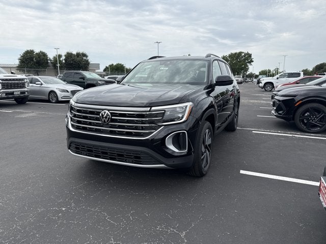 2026 Volkswagen Atlas 2.0T SE w/Technology with Captain's Chairs and Panoramic Sunroof Package