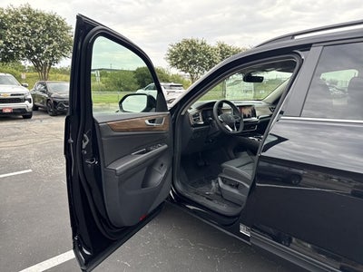 2026 Volkswagen Atlas 2.0T SE w/Technology with Captain's Chairs and Panoramic Sunroof Package