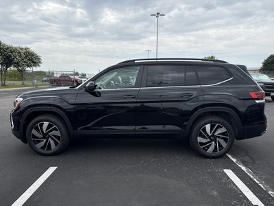 2026 Volkswagen Atlas 2.0T SE w/Technology with Captain's Chairs and Panoramic Sunroof Package