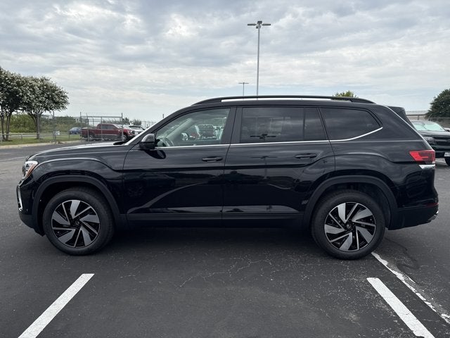 2026 Volkswagen Atlas 2.0T SE w/Technology with Captain's Chairs and Panoramic Sunroof Package