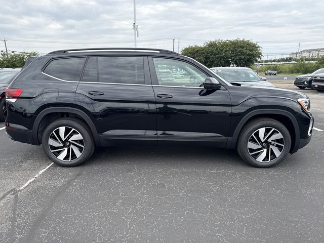 2026 Volkswagen Atlas 2.0T SE w/Technology with Captain's Chairs and Panoramic Sunroof Package