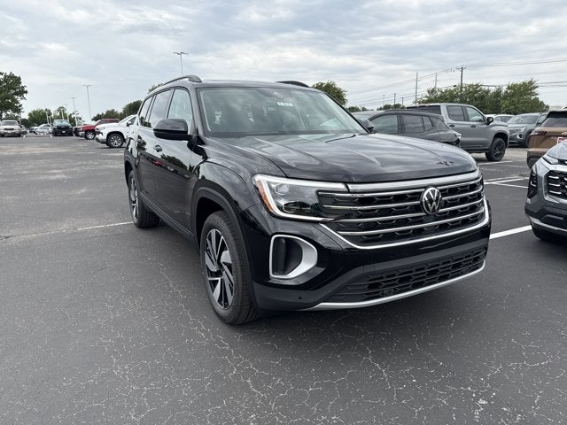 2026 Volkswagen Atlas 2.0T SE w/Technology with Captain's Chairs and Panoramic Sunroof Package