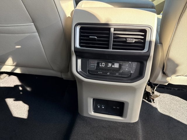 2026 Volkswagen Atlas 2.0T SE w/Technology and Panoramic Sunroof Package