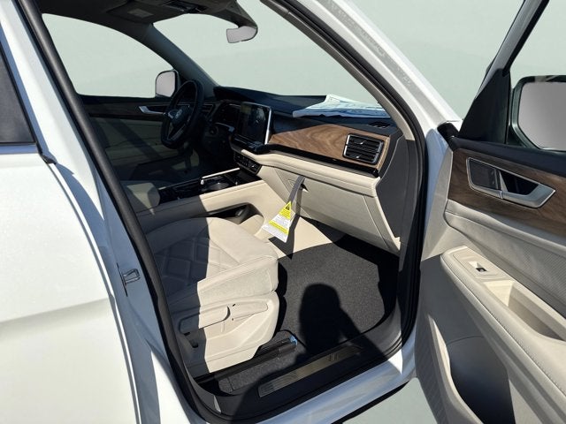 2026 Volkswagen Atlas 2.0T SE w/Technology and Panoramic Sunroof Package