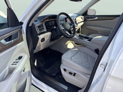 2026 Volkswagen Atlas 2.0T SE w/Technology and Panoramic Sunroof Package