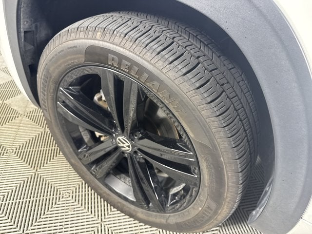 2023 Volkswagen Atlas Cross Sport 3.6L V6 SEL R-Line Black