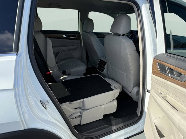 2026 Volkswagen Atlas 2.0T SE w/Technology with Captain's Chairs