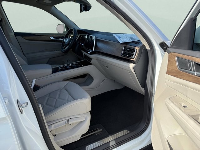 2026 Volkswagen Atlas 2.0T SE w/Technology with Captain's Chairs