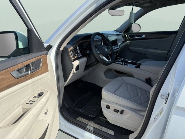 2026 Volkswagen Atlas 2.0T SE w/Technology with Captain's Chairs