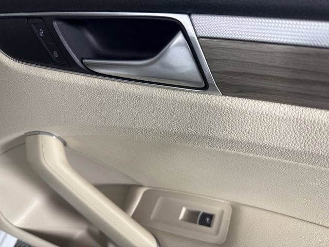 2016 Volkswagen Passat 1.8T SE