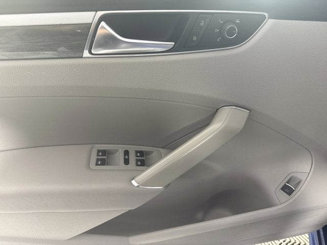 2017 Volkswagen Passat 1.8T SE w/Technology