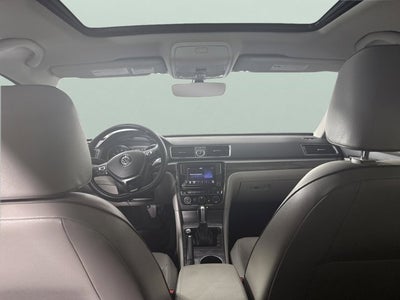 2017 Volkswagen Passat 1.8T SE w/Technology