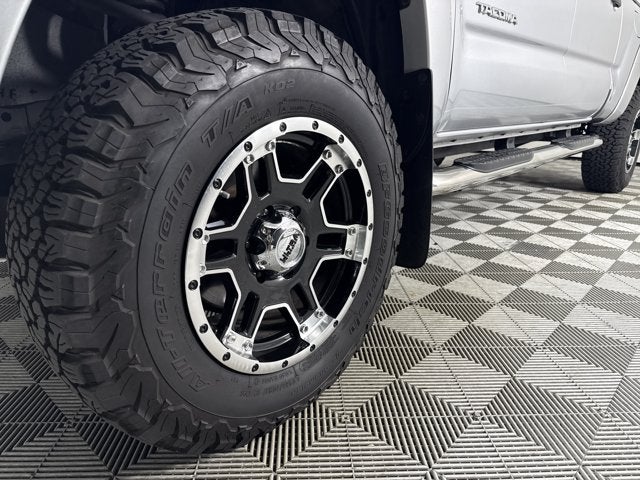 2009 Toyota Tacoma 4WD Double LB V6 AT (Natl)
