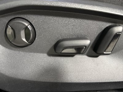 2025 Volkswagen Taos SE Black