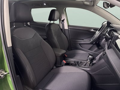 2025 Volkswagen Taos SE Black