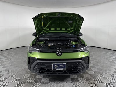 2025 Volkswagen Taos SE Black