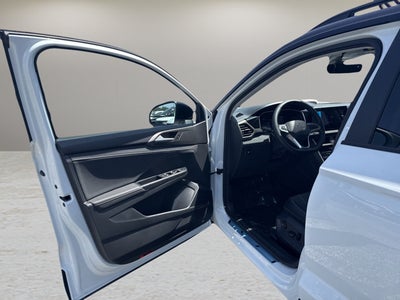2026 Volkswagen Taos SE Black