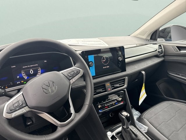 2026 Volkswagen Taos SE Black