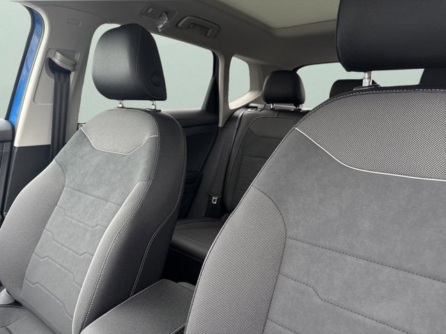 2026 Volkswagen Taos SE Black