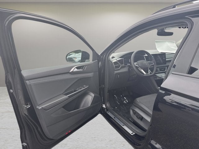 2026 Volkswagen Taos SE Black