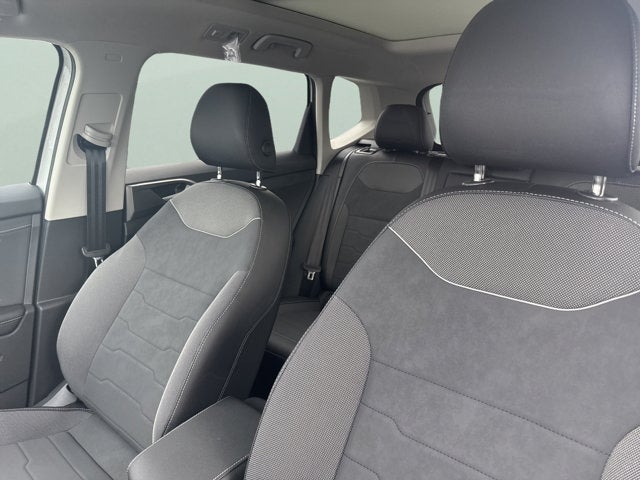 2026 Volkswagen Taos SE Black
