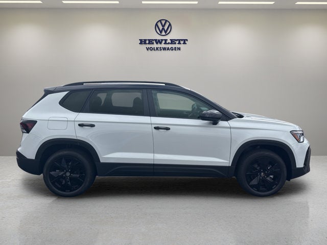 2026 Volkswagen Taos SE Black