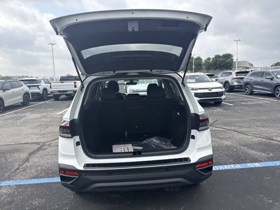 2026 Volkswagen Taos SE Black