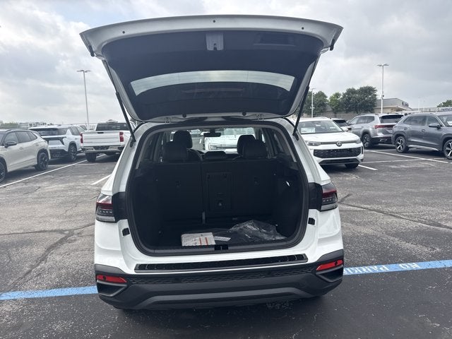 2026 Volkswagen Taos SE Black