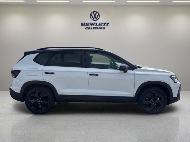 2026 Volkswagen Taos SE Black