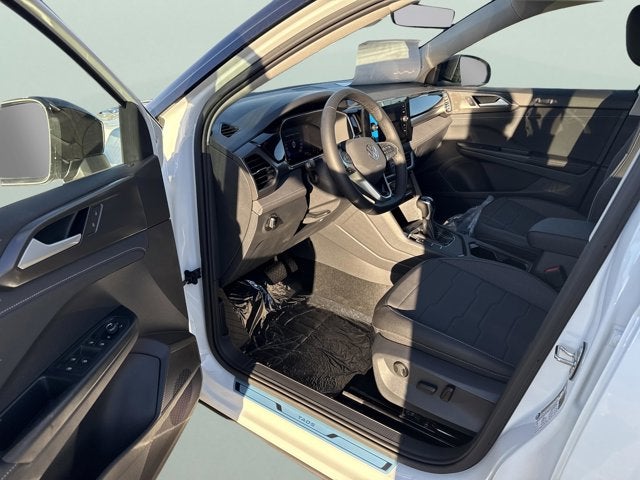 2026 Volkswagen Taos SE Black