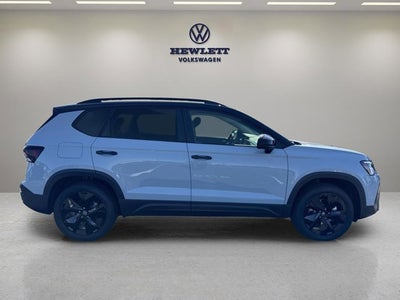 2026 Volkswagen Taos SE Black