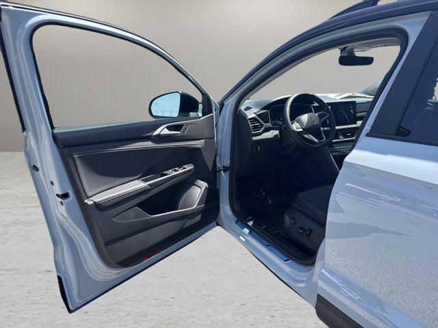 2026 Volkswagen Taos SE Black