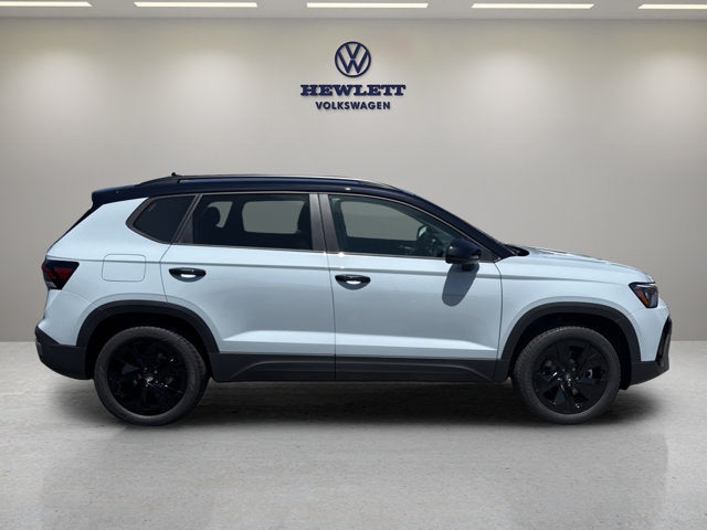 2026 Volkswagen Taos SE Black