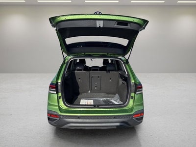 2026 Volkswagen Taos SE Black