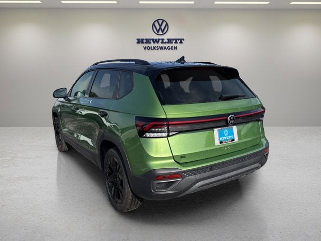 2026 Volkswagen Taos SE Black