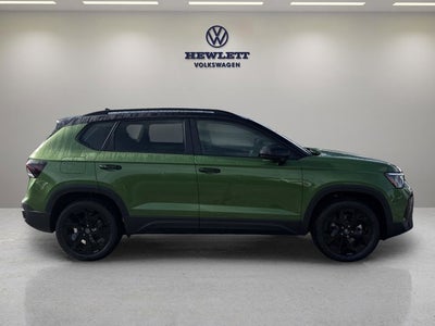 2026 Volkswagen Taos SE Black