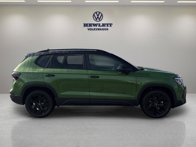 2026 Volkswagen Taos SE Black