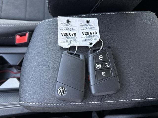 2026 Volkswagen Taos SE Black