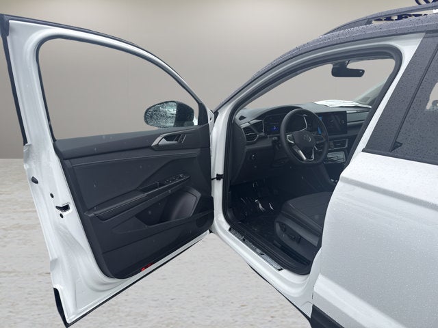 2026 Volkswagen Taos SE Black