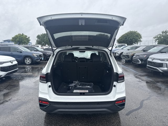 2026 Volkswagen Taos SE Black
