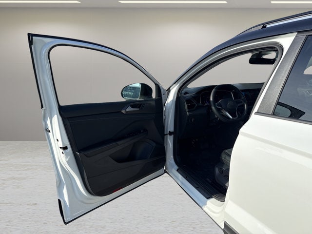 2026 Volkswagen Taos SE Black