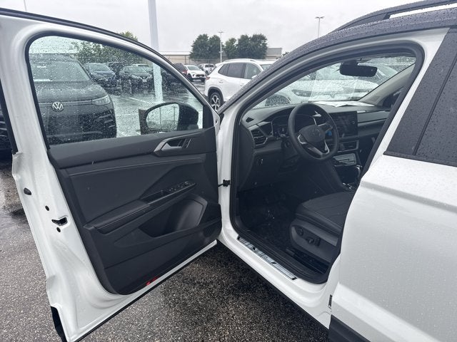 2026 Volkswagen Taos SE Black