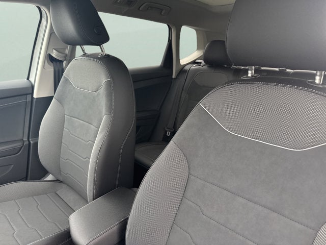 2026 Volkswagen Taos SE Black
